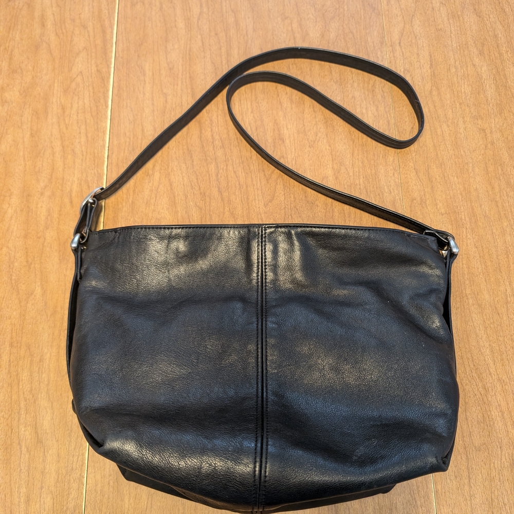 SAS Black Leather Shoulder Bag with Minimalist Design